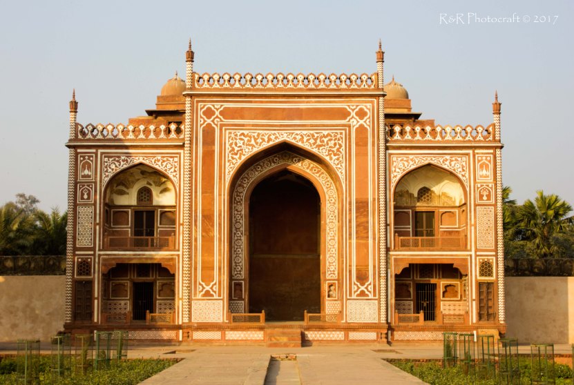 Arched gate of tomb of Etmad-ud-Daulah